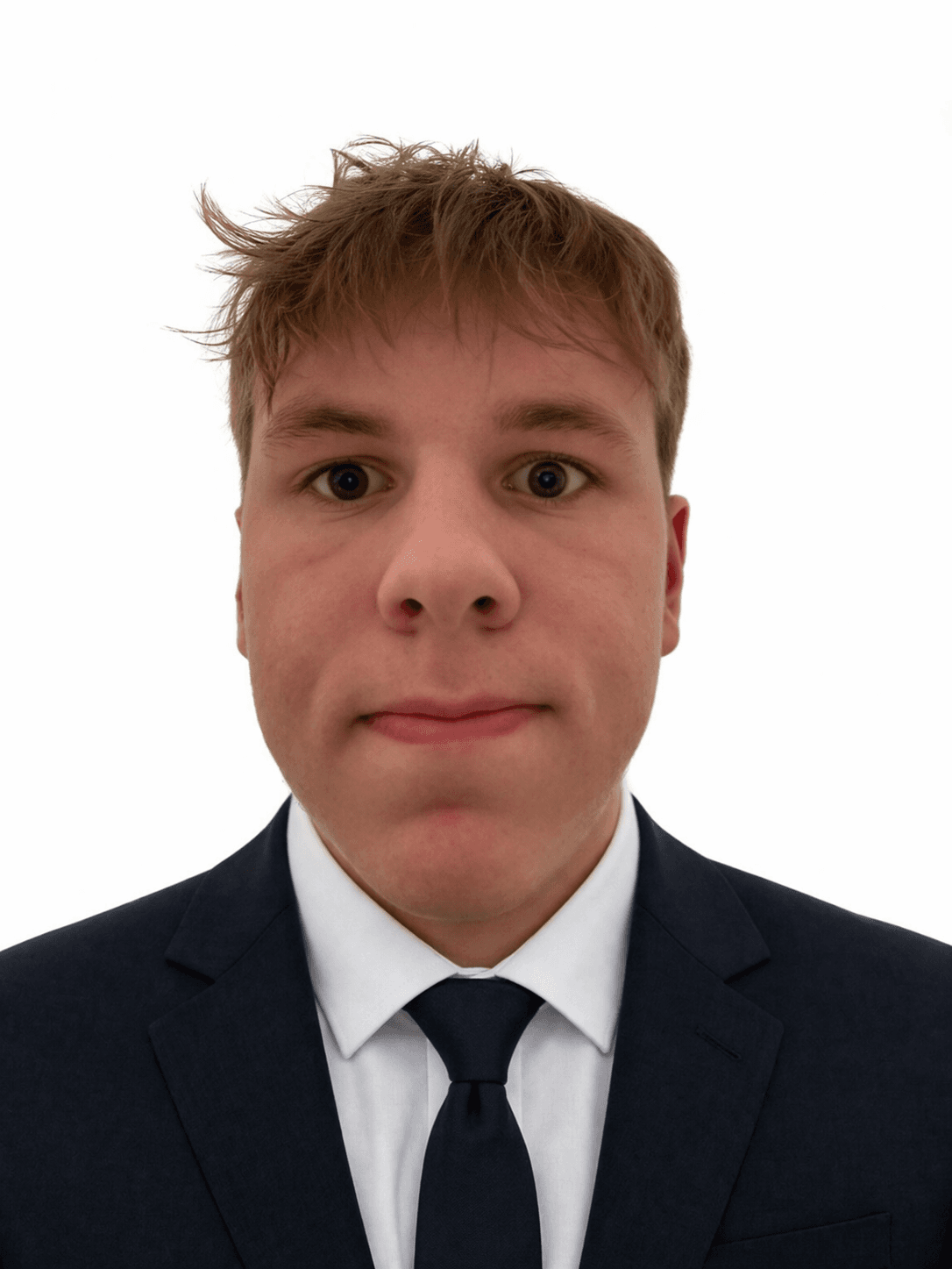 Mikkel Søndermark Holm i jakkesæt